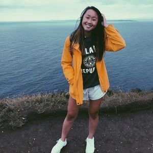 Meet your Posher, Mia